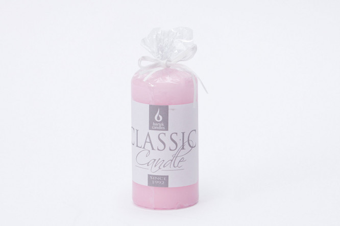 Изображение товара Свеча 10 см из парафина розового цвета для создания уюта и декора