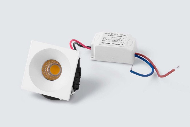 Светильник встраиваемый ELEKTROSTANDARD Plain S 4.6x0.4x4.6 см, LED