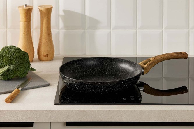 Изображение товара Сковорода BERKRAFT Hawk 28 см для индукционных плит прочная и надежная