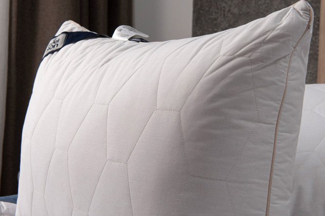 Подушка EDELSON Camel Wool 70х70 см, Полиэфирное волокно