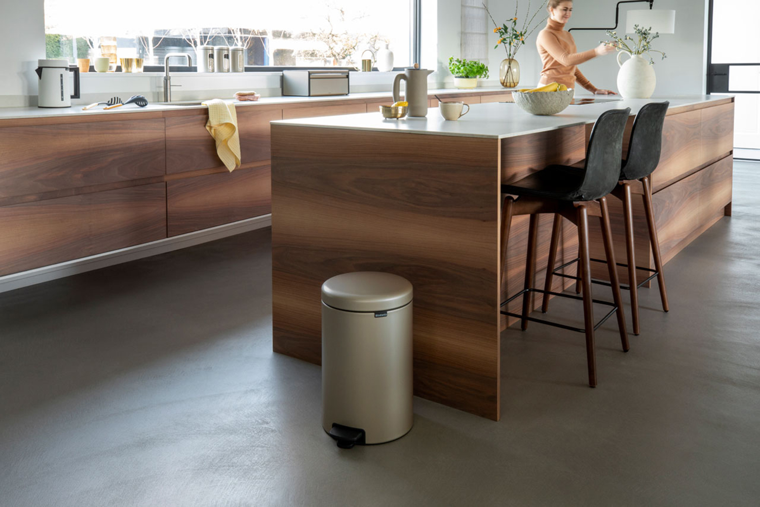 фото Бак для мусора с крышкой new icon brabantia