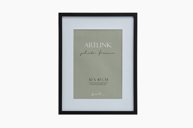 Изображение товара Фоторамка Ellis чёрная 30х40 см из МДФ и стекла стильное оформление фотографий