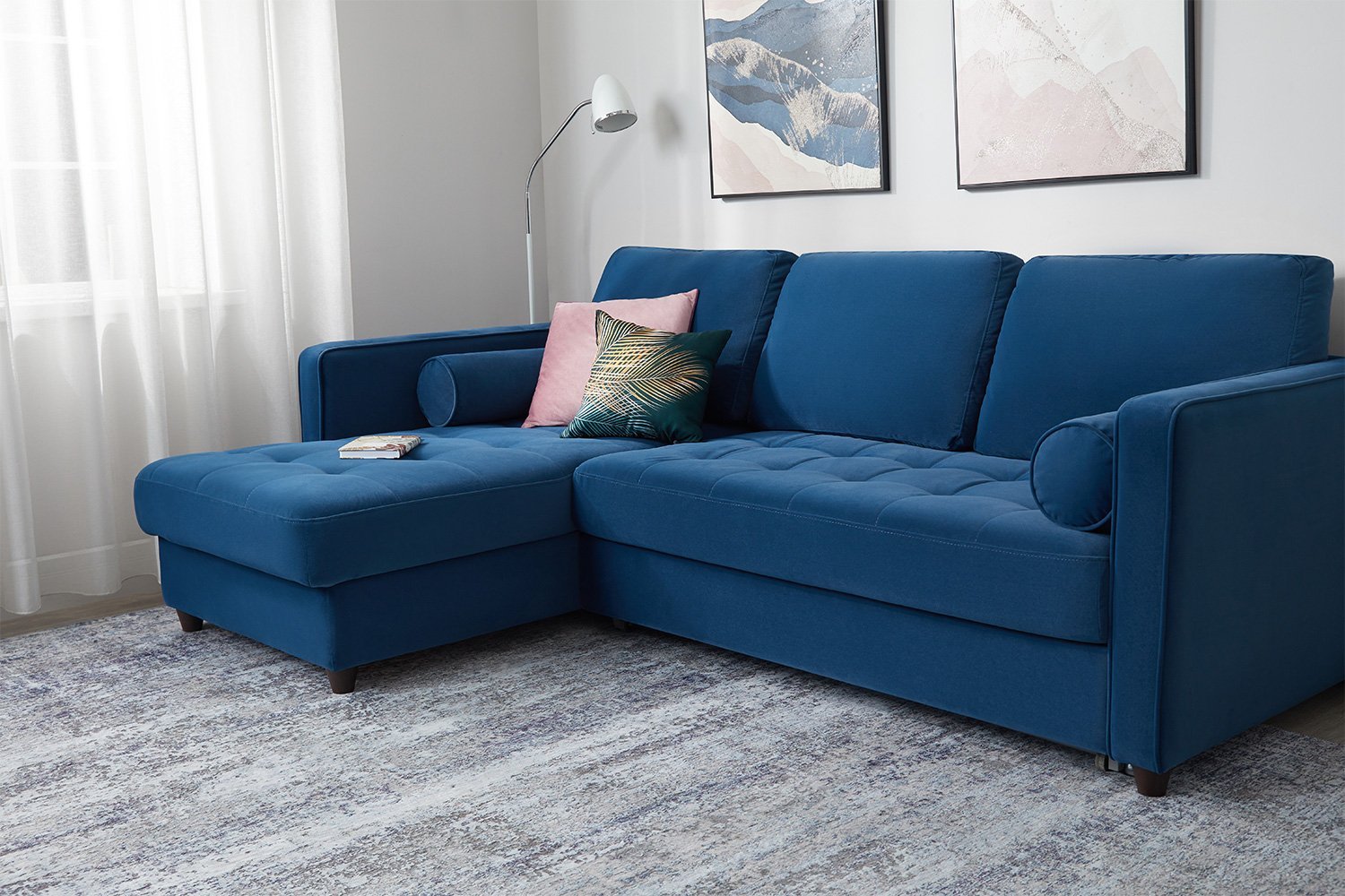 Угловой диван голубого цвета