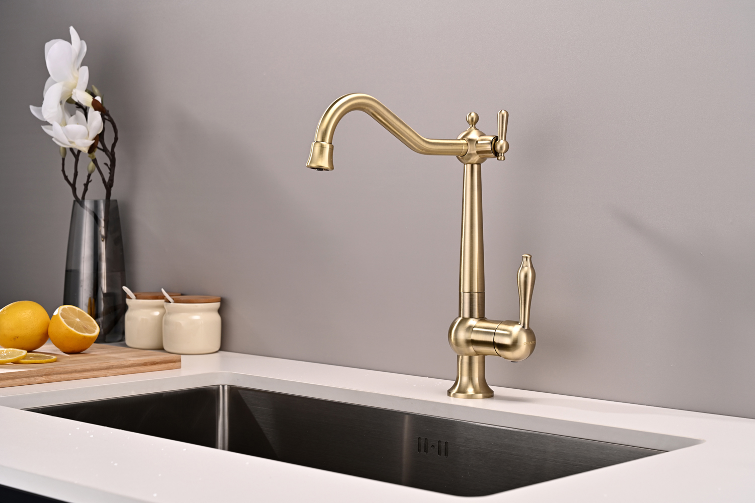 Смеситель для кухни PAULMARK Retro Re213226-BR