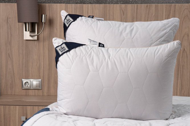Подушка EDELSON Camel Wool 70х70 см, Полиэфирное волокно