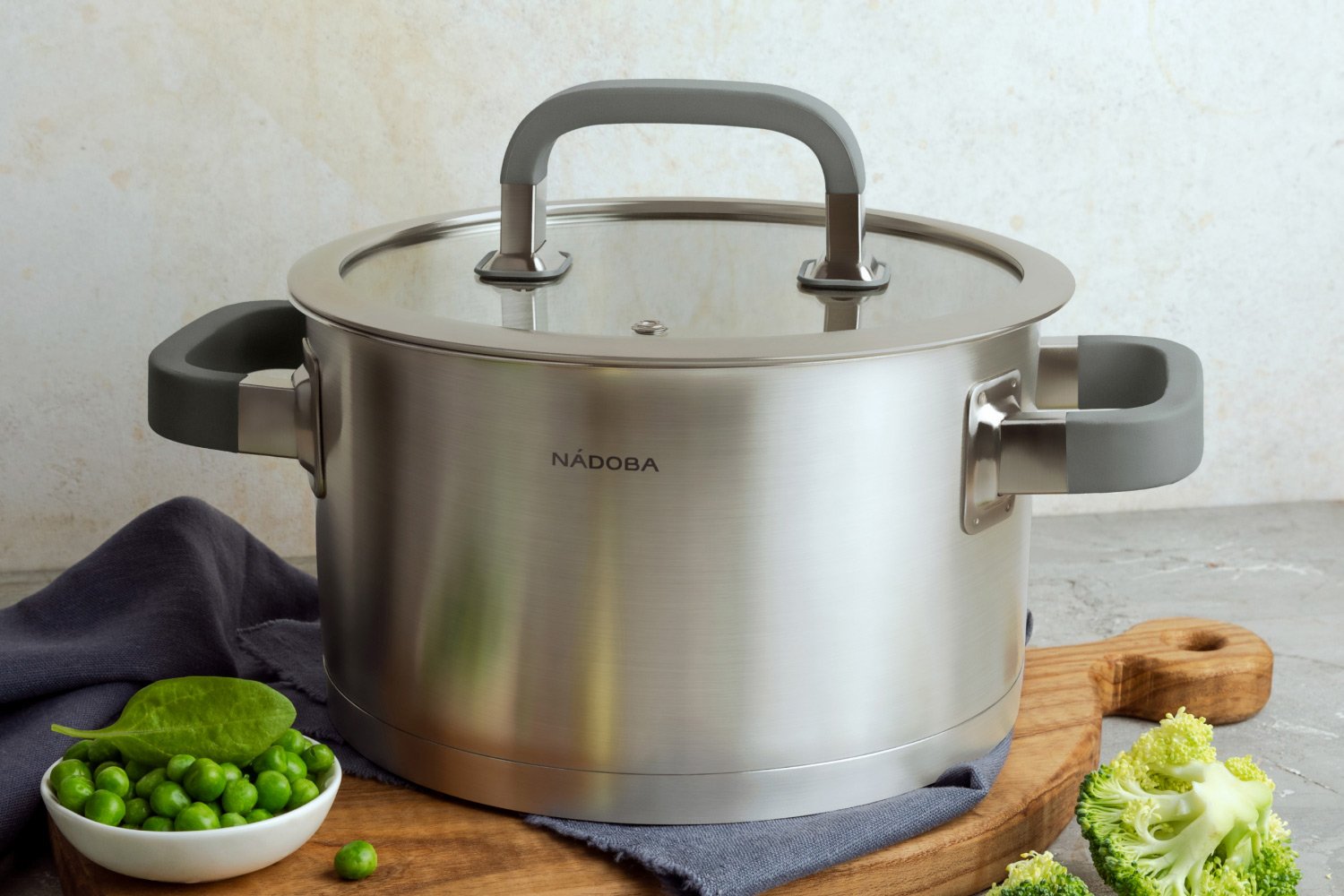 Кастрюля с крышкой NADOBA Leona 3.6 л