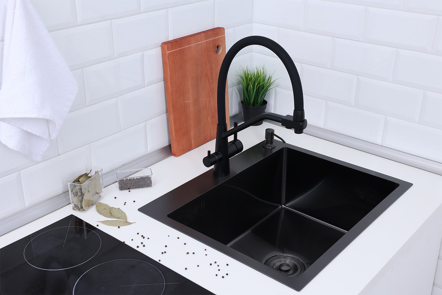 Смеситель ALCORA Равана NS-MH-J006 Black matt с гибким изливом