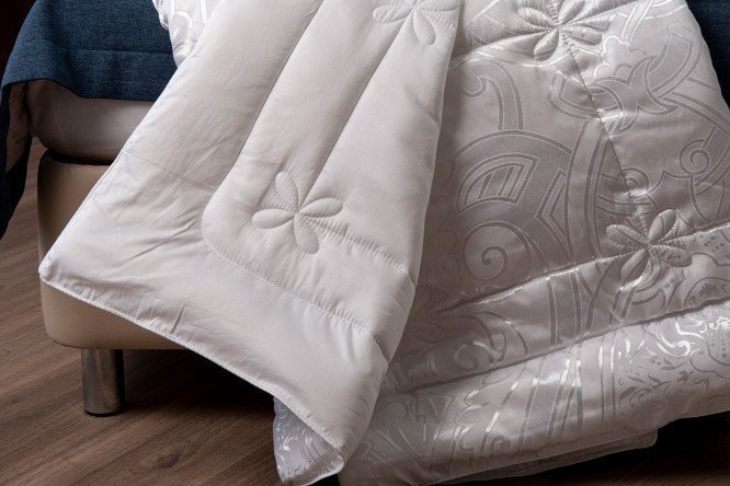 Одеяло EDELSON Silk Синтетический