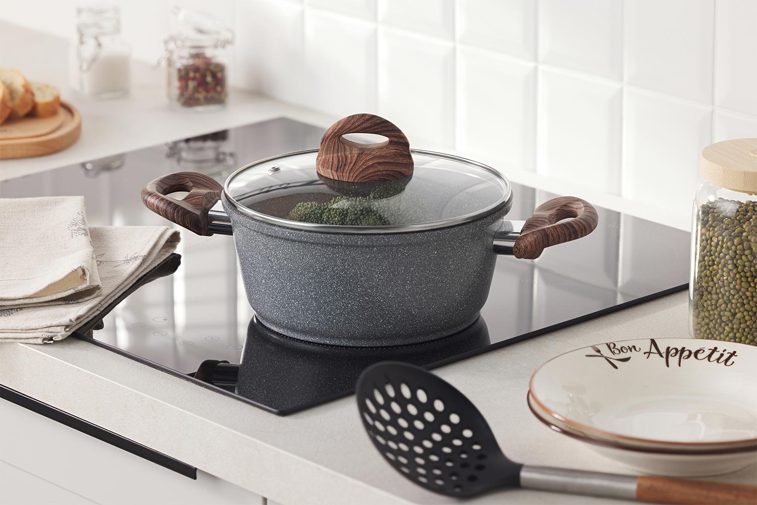 Кастрюля с крышкой BERKRAFT Luna 2 л