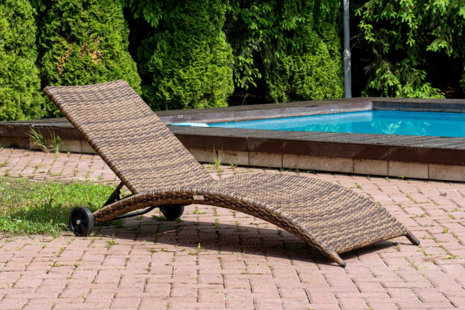 Изображение товара Шезлонг Agata для отдыха на свежем воздухе прочный и стильный