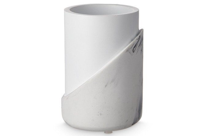 Изображение товара Стакан для зубных щёток Marble Light 8.1х11.4х8.1 см из полирезина стильный и практичный