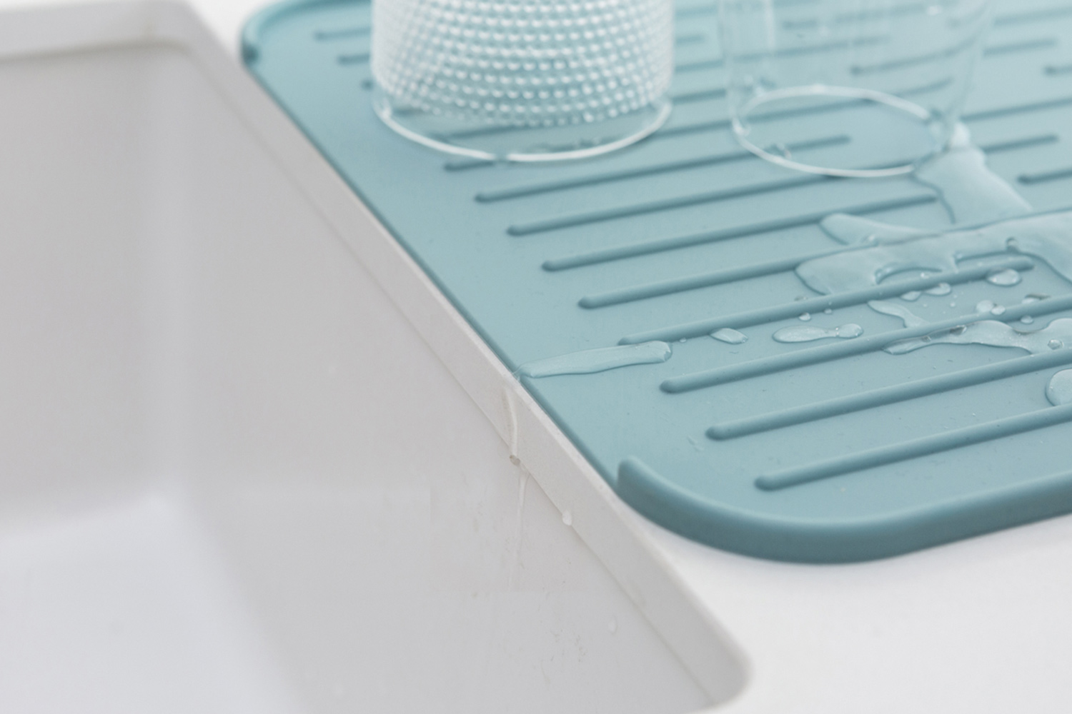 фото Силиконовый коврик для сушки посуды sink side brabantia