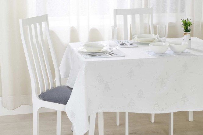 Изображение товара Скатерть HOFF Новый год 150х180 см из полиэстера с люрексом