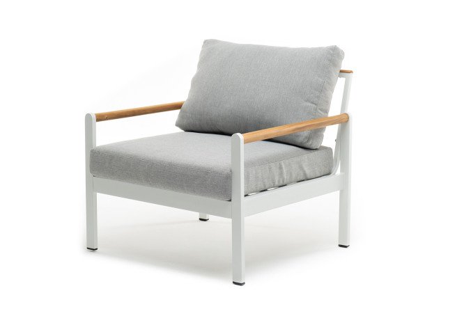 Изображение товара Кресло Maya с каркасом из натурельного тика и светло-серыми мягкими элементами Изображение товара Кресло Maya с каркасом из натурельного тика и светло-серыми мягкими элементами