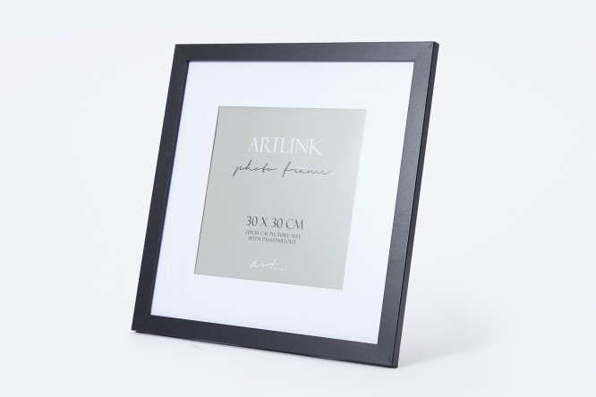 Изображение товара Фоторамка Ellis черная 30х30 см из МДФ со стеклом