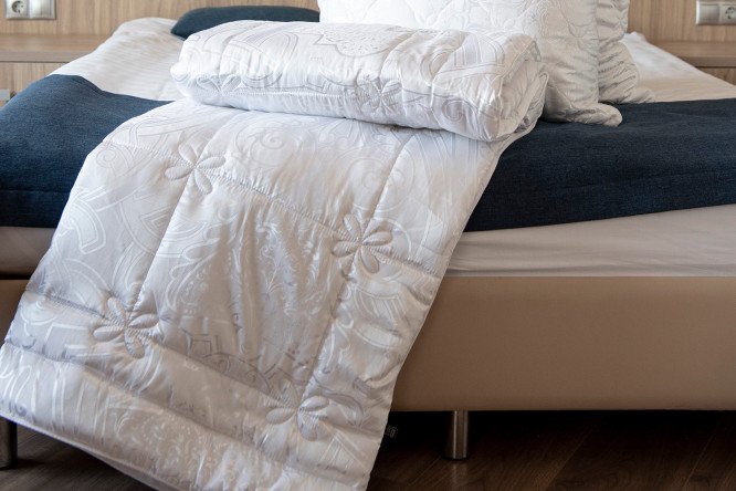 Одеяло EDELSON Silk Синтетический