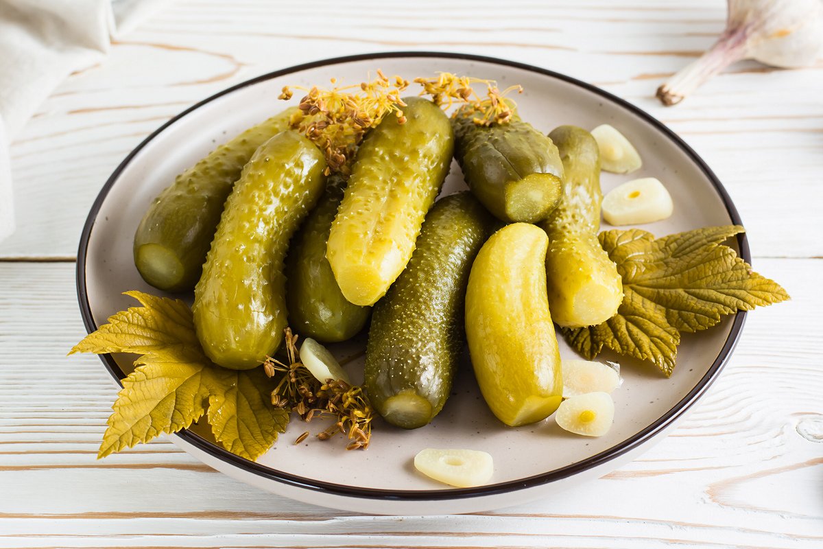 Засолка огурцов в банках