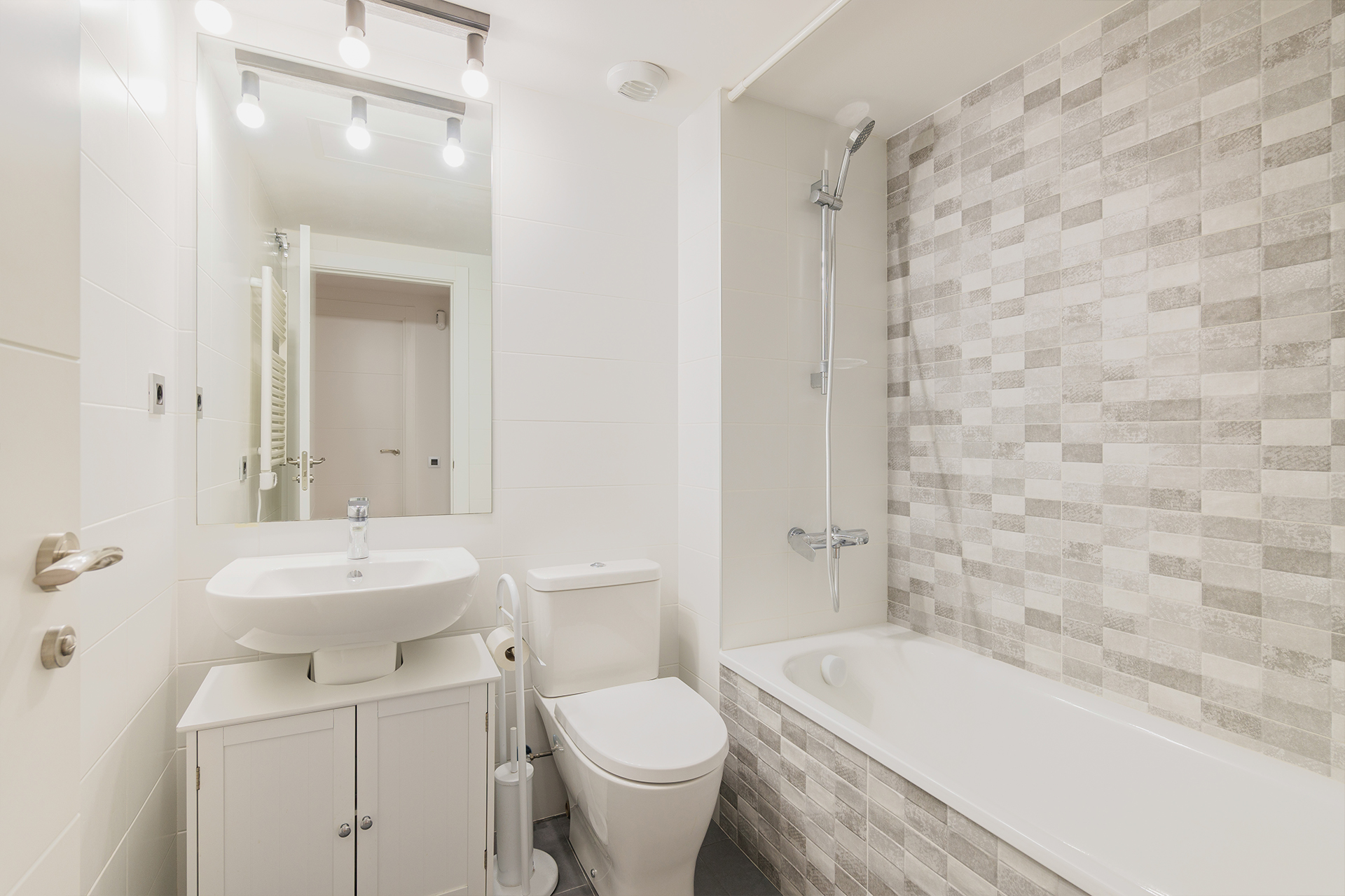 Интерьер ванной комнаты маленького размера фото » Современный дизайн на lilyhammer.ru