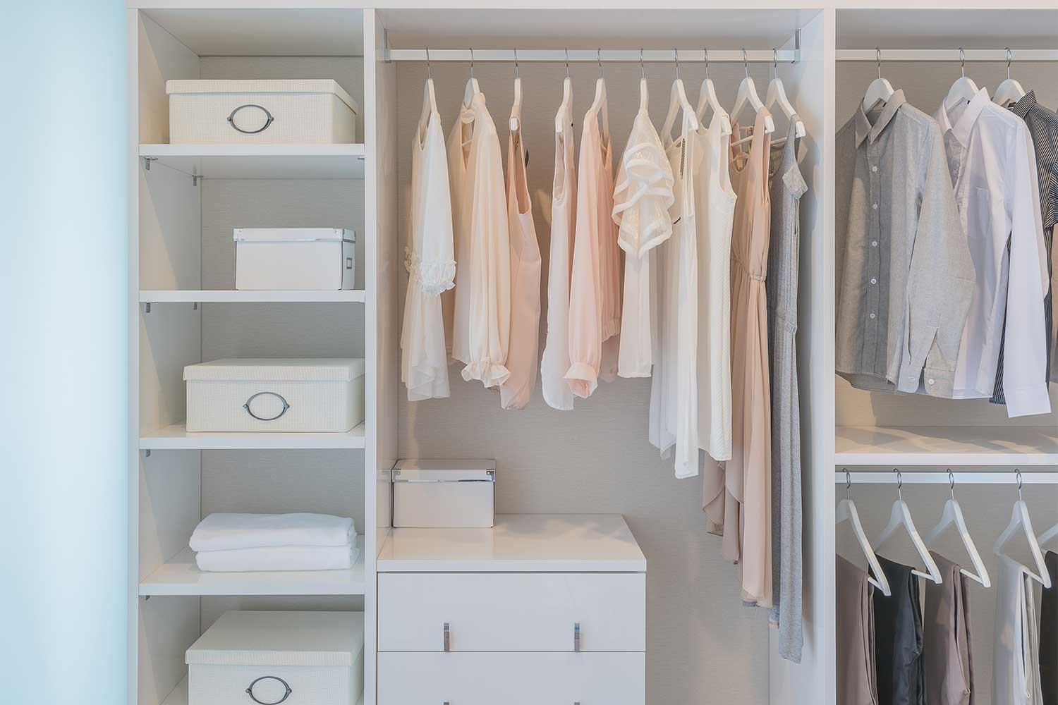 В гардеробных шкафчики для хранения одежды должны предусматривать