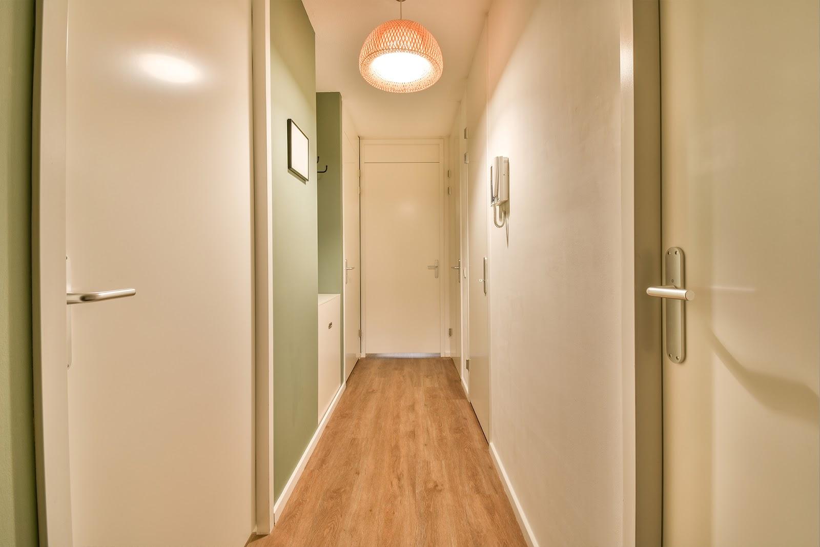 Интерьер маленького коридора в квартире (25 фото)