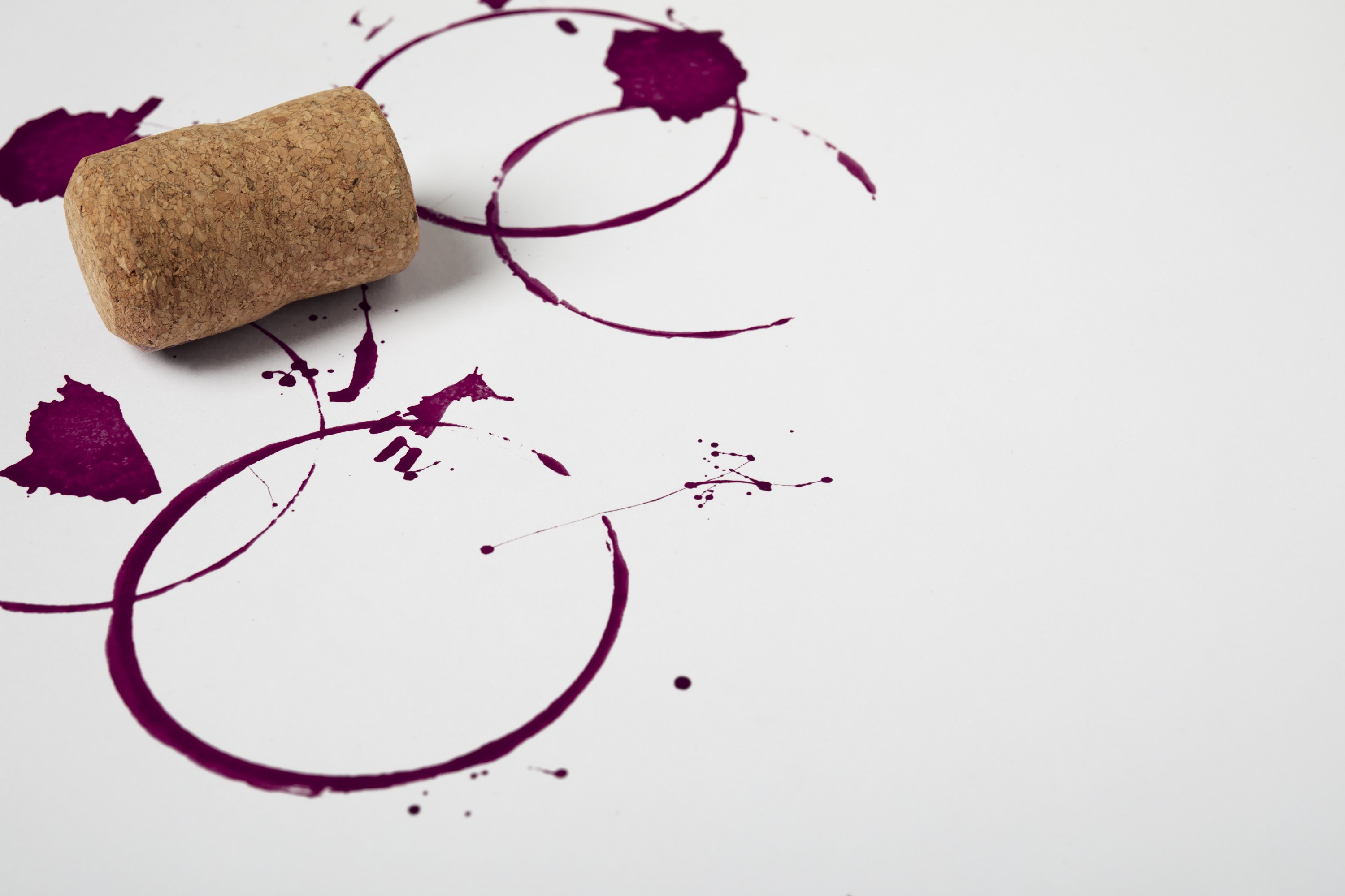 Как вывести пятно от красного вина с одежды, 4-эффективных способа