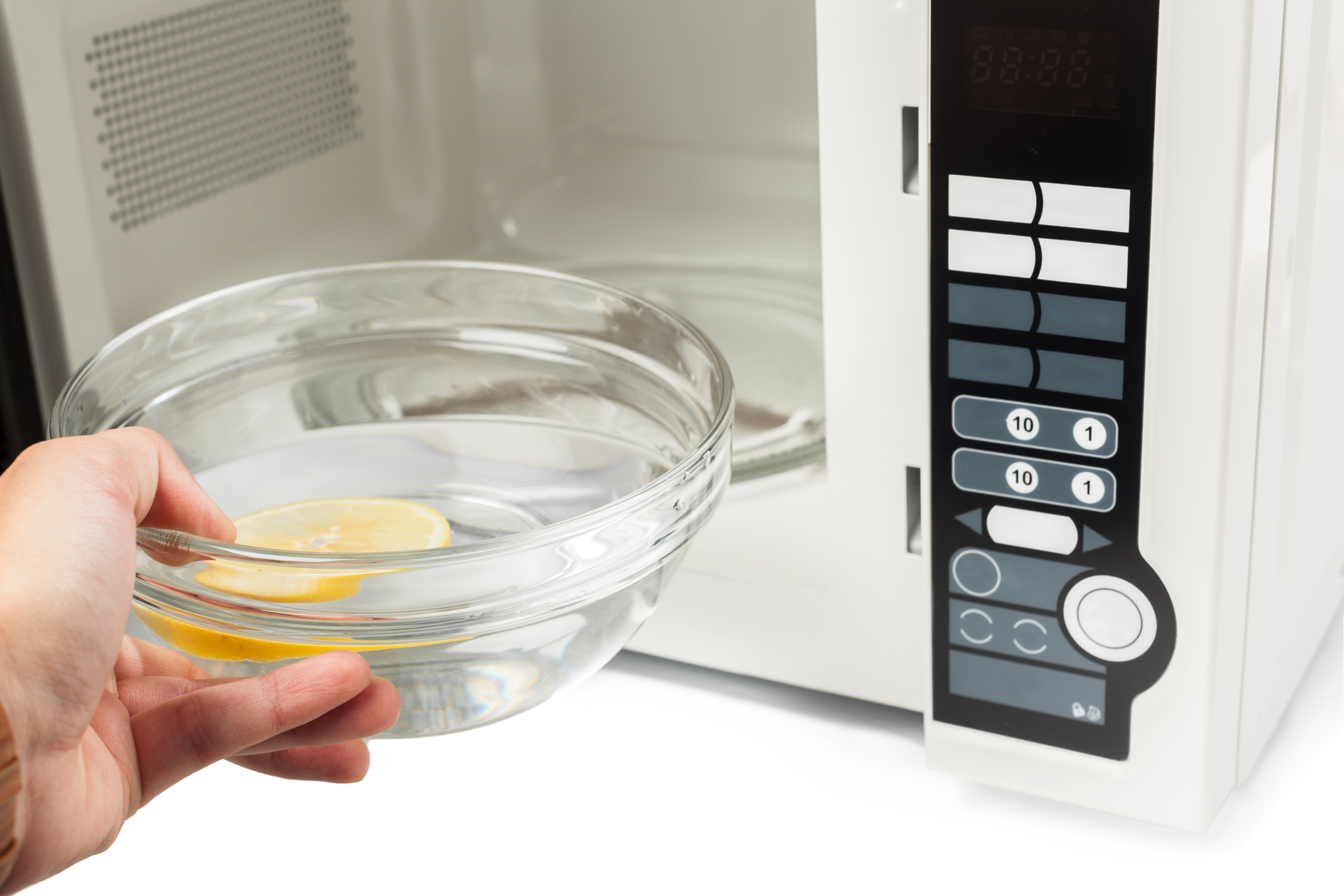 Можно ли в микроволновку железную посуду. Посуда для микроволновки. Подставка для разогрева в микроволновке. Готовые продукты для разогрева в микроволновке. Микроволновка и лимон.