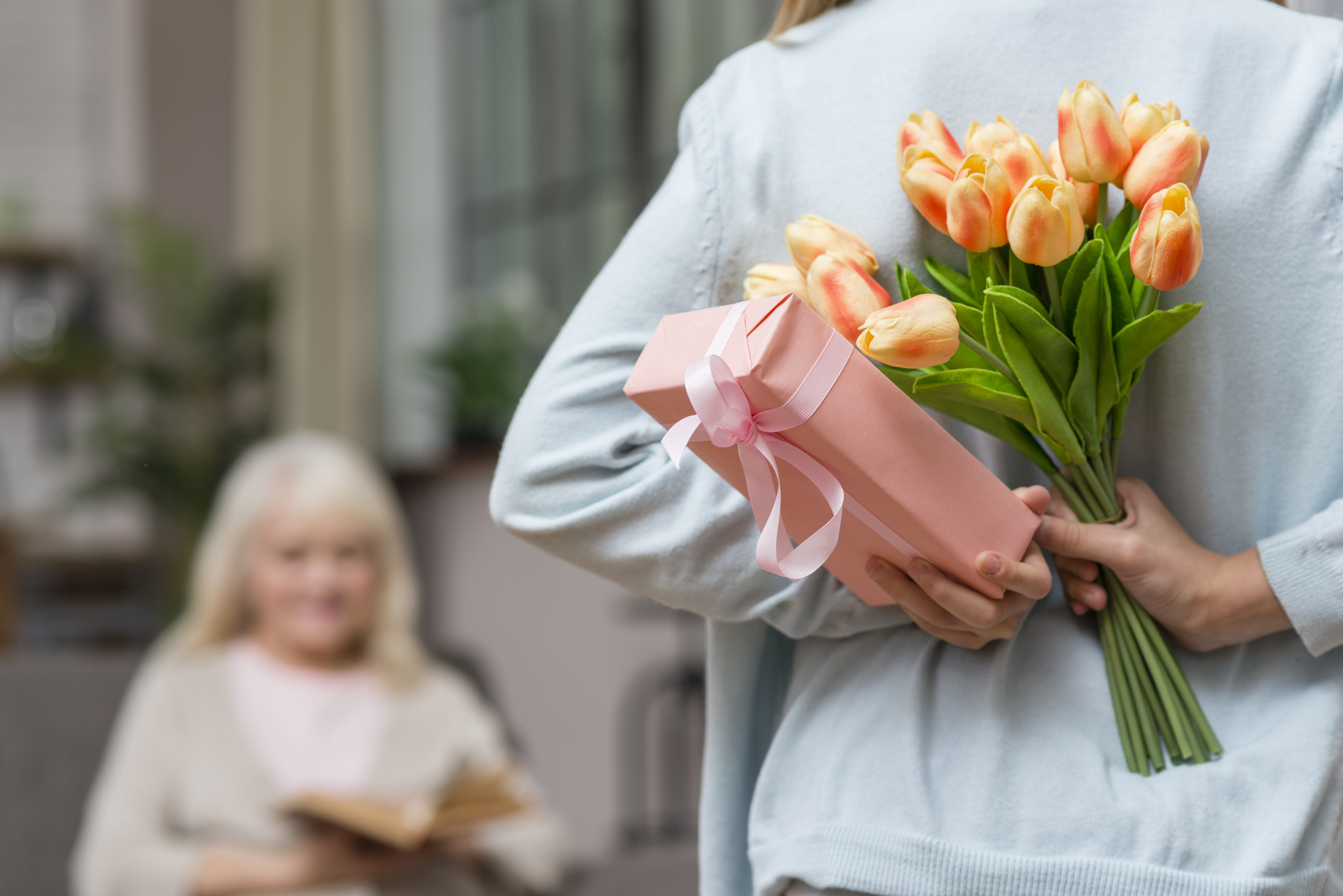 Что подарить маме на 8 марта: идеи самых интересных подарков для родного любимого человека