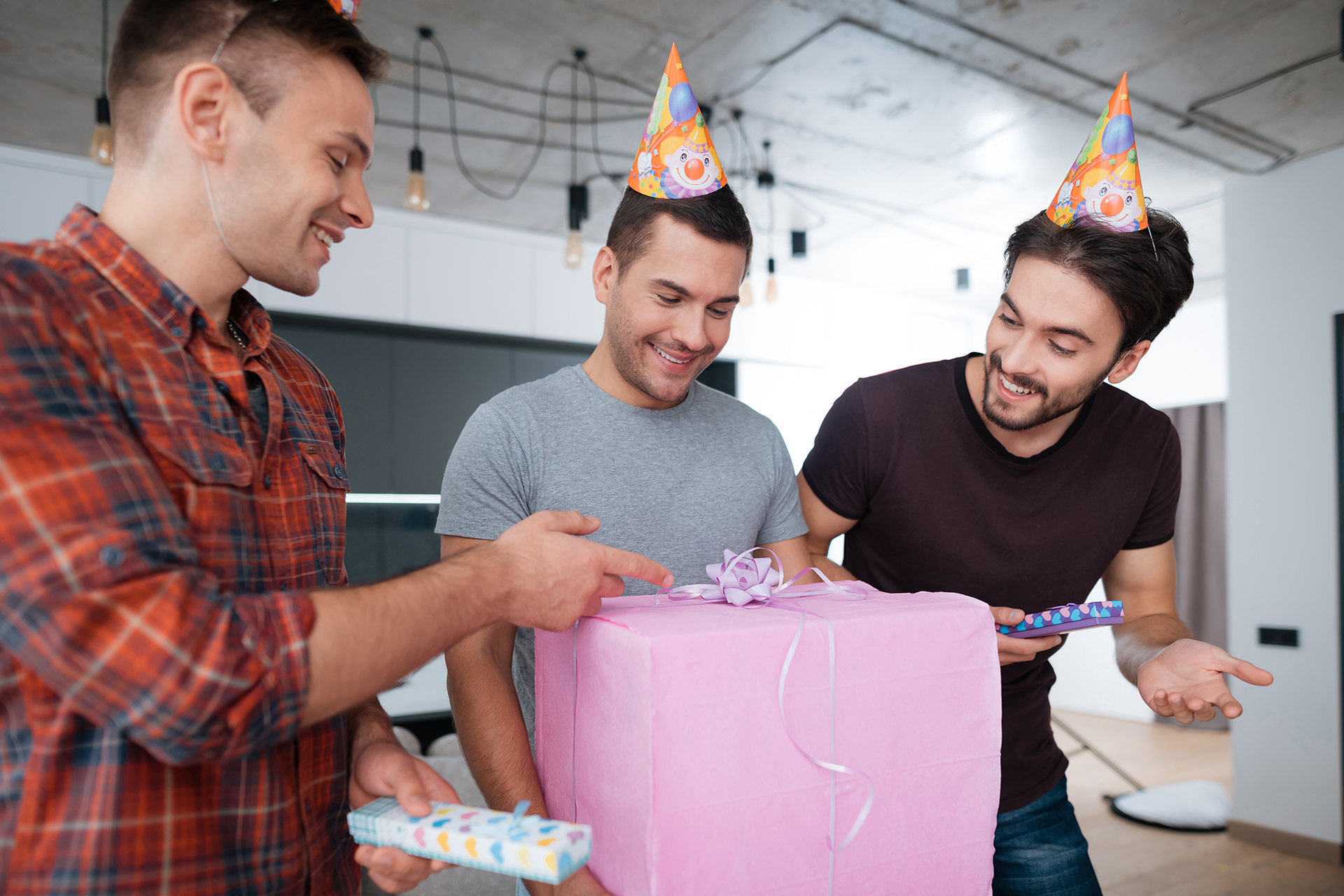 Что подарить другу на день рождения: 40 классных идей - Лайфхакер
