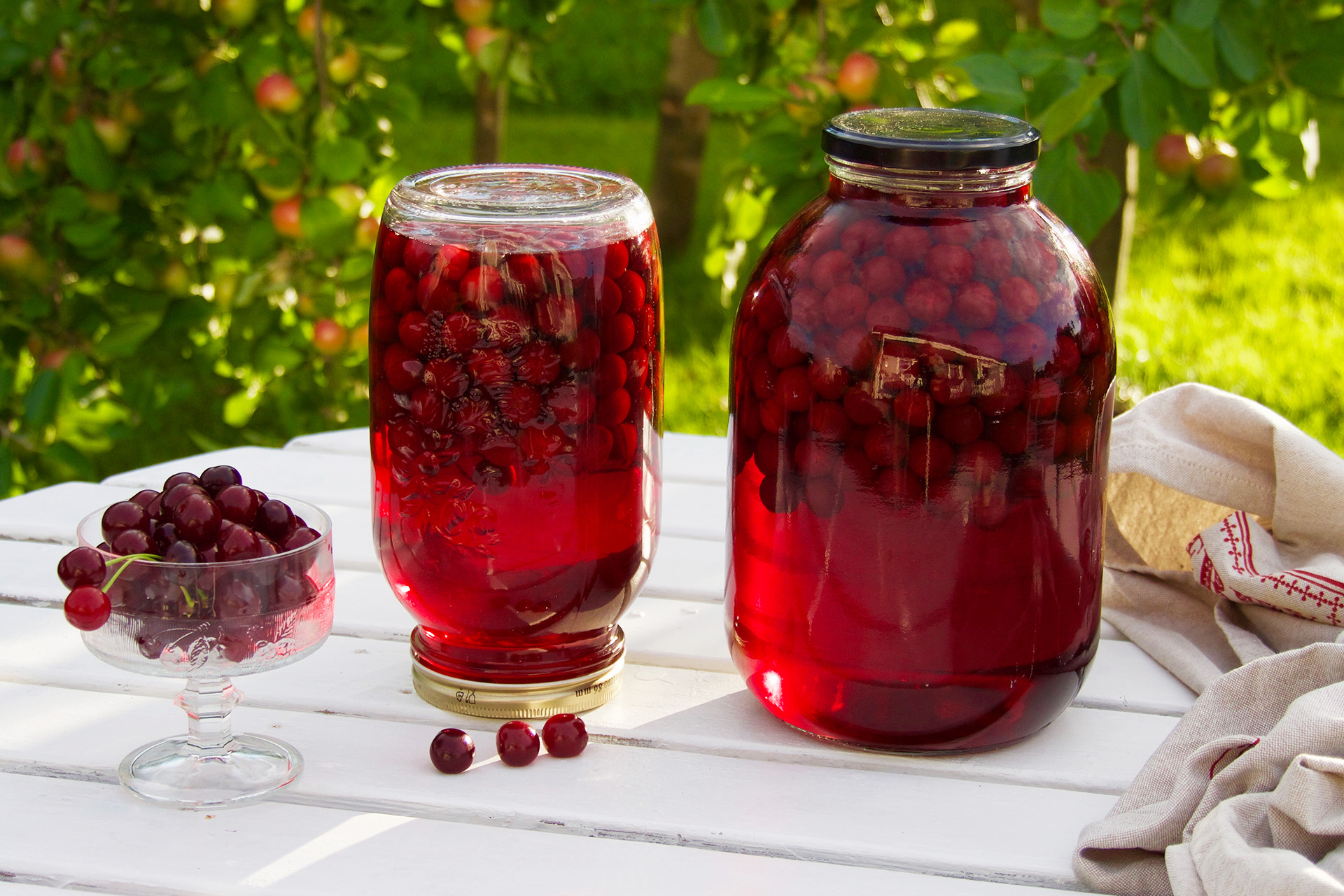 Насыщенный вишневый компот на зиму (из лесной вишни)