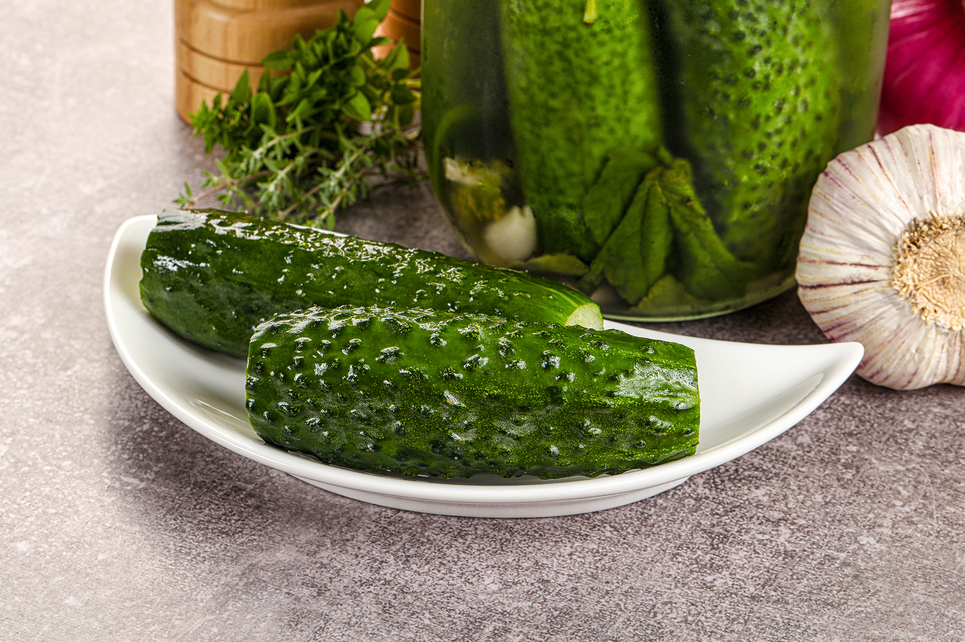 Засолка огурцов в банках