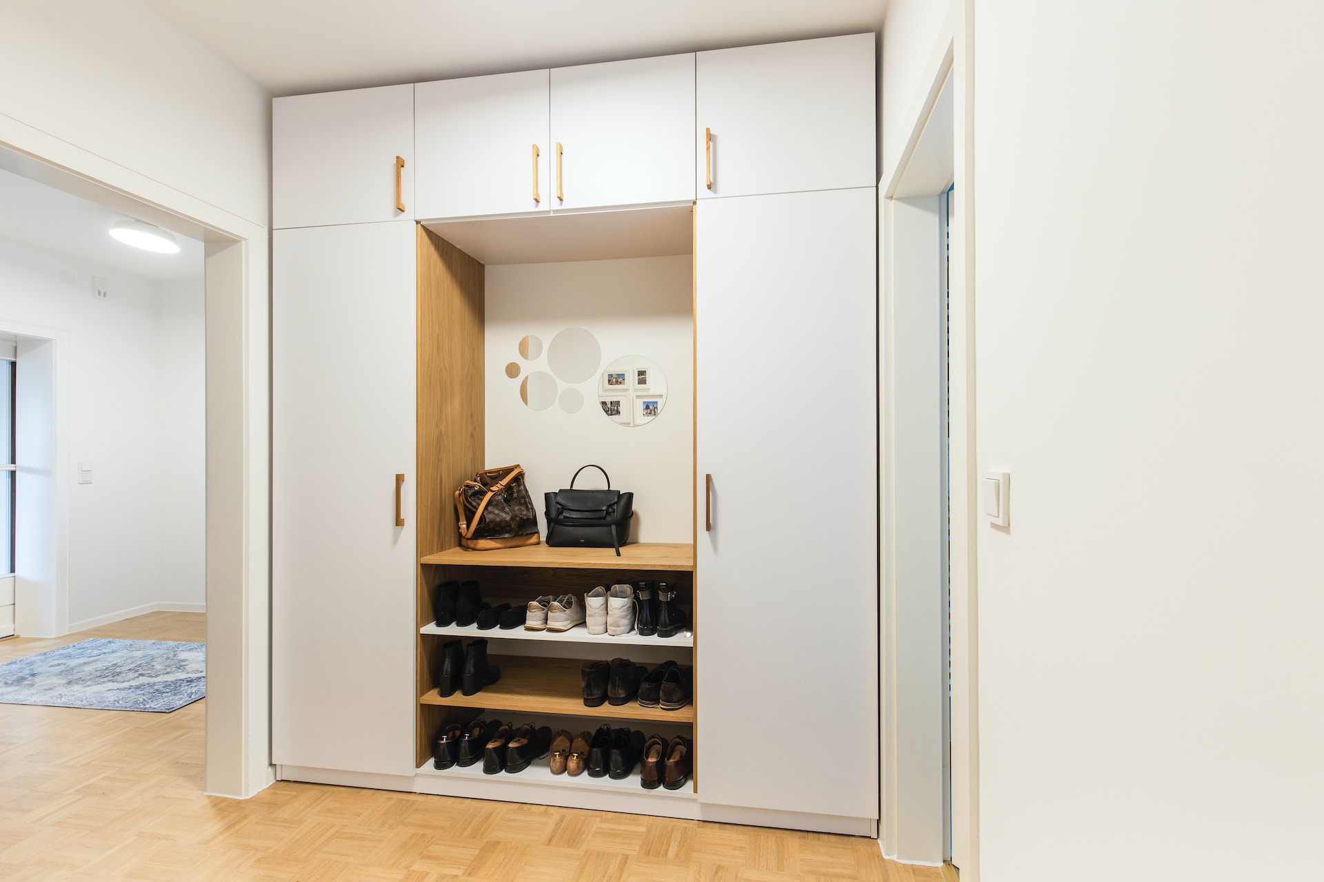 Шкаф в прихожую и коридор: виды, внутреннее наполнение, расположение, цвет, дизайн